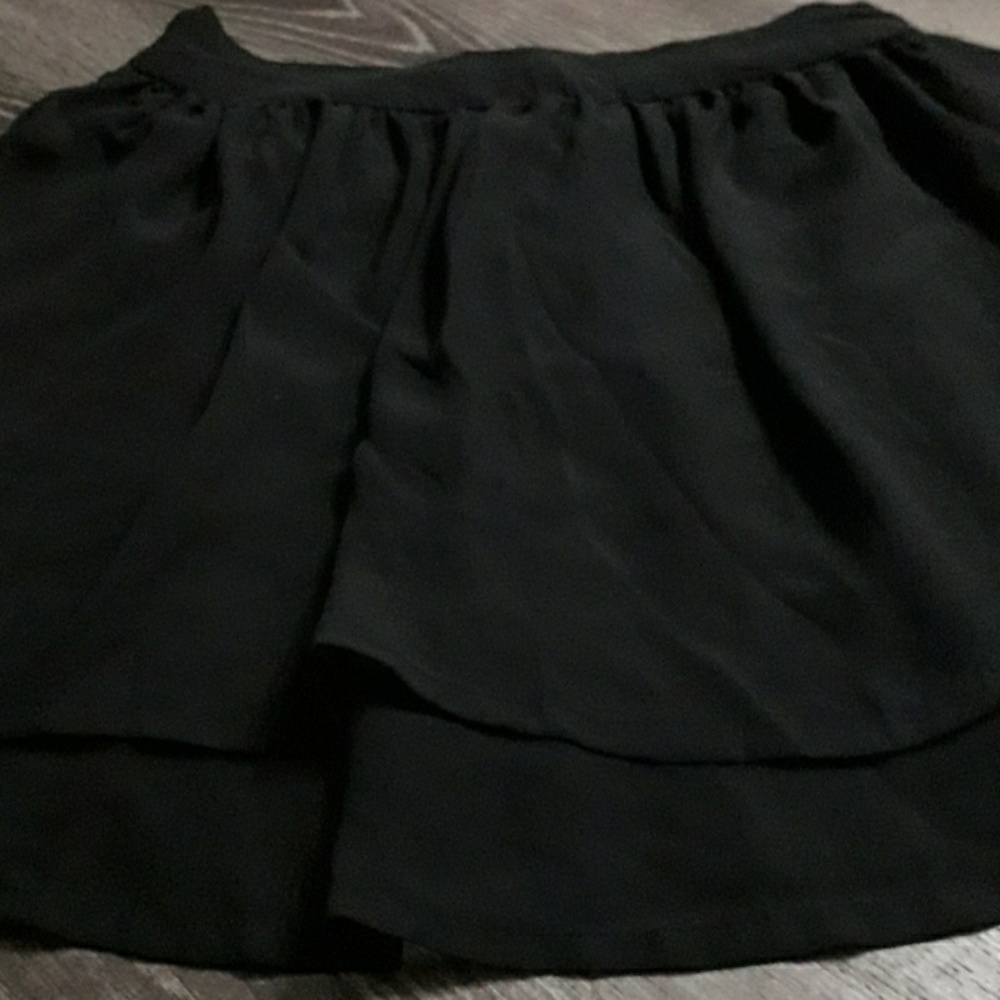 mini skirt - Picture 2 of 5